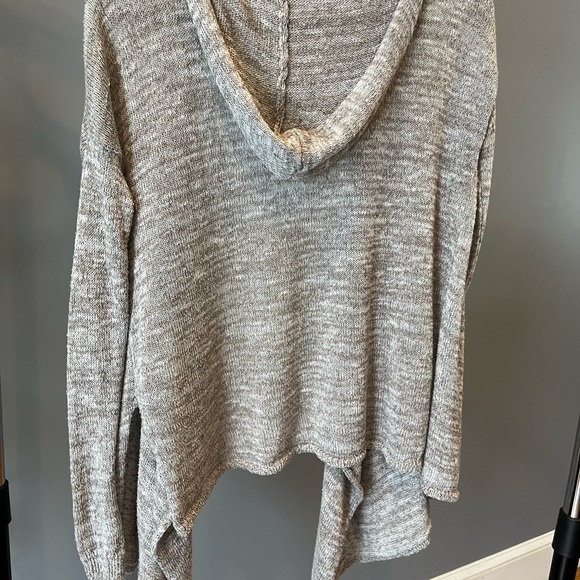 FREE GIFT with Abercrombie & Fitch Waterfall Cardigan - Picture 6 of 11